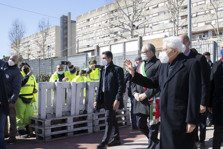 Il Presidente della Repubblica Sergio Mattarella a Corviale, in occasione dell’inaugurazione del "Campo dei Miracoli", nuovo campo di calcio a 11 all’interno del Centro Sportivo Valentina Venanzi, nell’ambito dell’iniziativa Calciosociale Italia.
