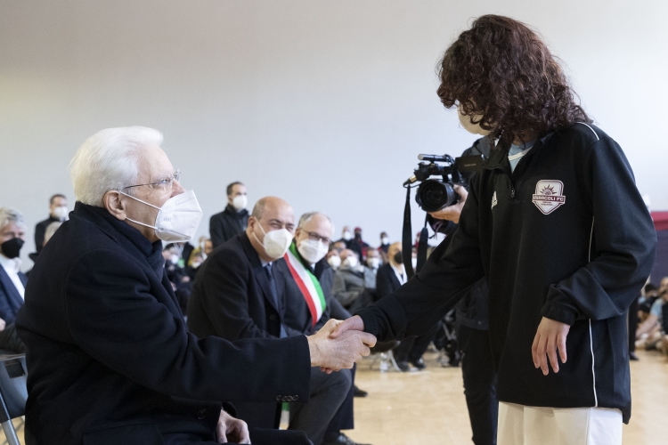 Il Presidente della Repubblica Sergio Mattarella a Corviale, in occasione dell’inaugurazione del "Campo dei Miracoli", nuovo campo di calcio a 11 all’interno del Centro Sportivo Valentina Venanzi, nell’ambito dell’iniziativa Calciosociale Italia.
