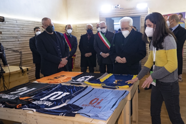 Il Presidente della Repubblica Sergio Mattarella in occasione dell’inaugurazione del "Campo dei Miracoli", nuovo campo di calcio a 11, nell’ambito dell’iniziativa Calciosociale Italia.

