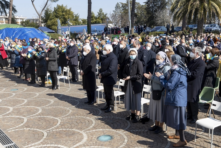 Il Presidente Mattarella alla messa presso la Basilica di Santa Sofia a Roma