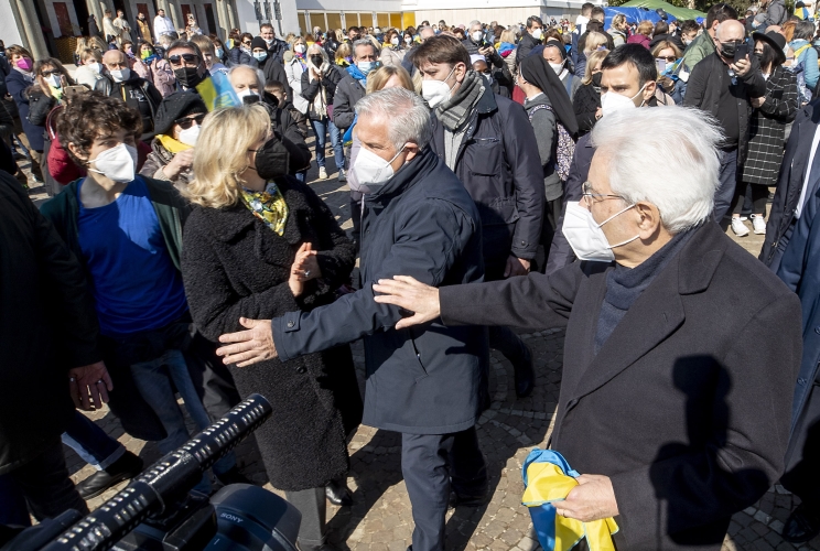 Il Presidente Mattarella al termine della messa presso la Basilica di Santa Sofia a Roma
