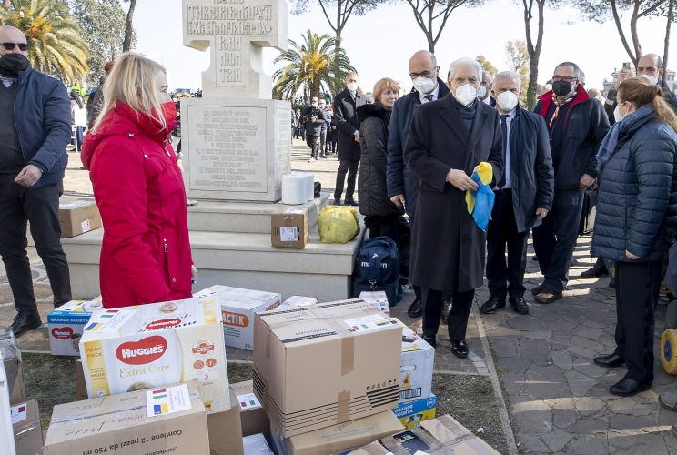 Il Presidente Mattarella al termine della messa presso la Basilica di Santa Sofia a Roma