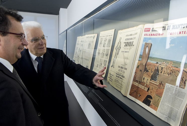 Il Presidente Sergio Mattarella nel corso della visita alla Gazzetta di Mantova