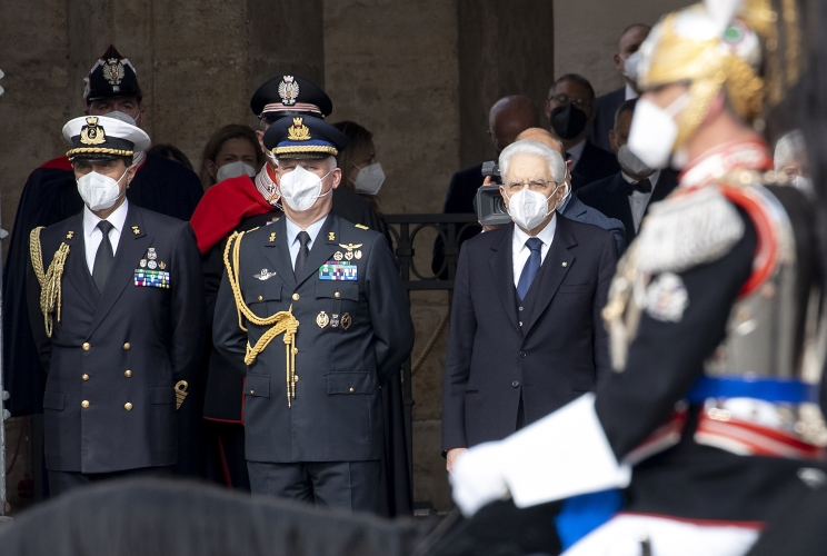 Cambio della Guardia solenne con lo schieramento e lo sfilamento del Reggimento Corazzieri e della Fanfara del IV Reggimento Carabinieri a cavallo in occasione della Giornata dell'Unità Nazionale, della Costituzione, dell'Inno e della Bandiera, nel 161° anniversario dell'Unità d'Italia, alla presenza del Presidente Sergio Mattarella
