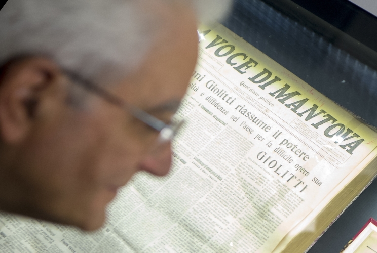 Il Presidente Sergio Mattarella nel corso della visita alla Gazzetta di Mantova