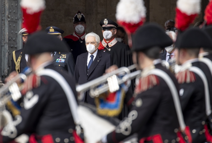 Cambio della Guardia solenne con lo schieramento e lo sfilamento del Reggimento Corazzieri e della Fanfara del IV Reggimento Carabinieri a cavallo in occasione della Giornata dell'Unità Nazionale, della Costituzione, dell'Inno e della Bandiera, nel 161° anniversario dell'Unità d'Italia, alla presenza del Presidente Sergio Mattarella