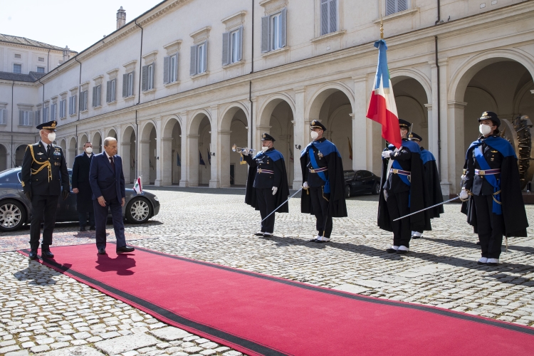Il Consigliere militare del Presidente della Repubblica,Gen Gianni Candotti accoglie il Presidente della Repubblica Libanese, S.E. il Generale Michel Aoun
