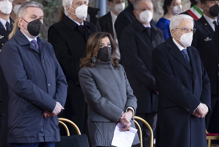 Il Presidente Sergio Mattarella con il Presidente del Senato Maria Elisabetta Alberti Casellati e il Ministro della Difesa Lorenzo Guerini, alla cerimonia commemorativa del 78° anniversario dell’eccidio delle Fosse Ardeatine