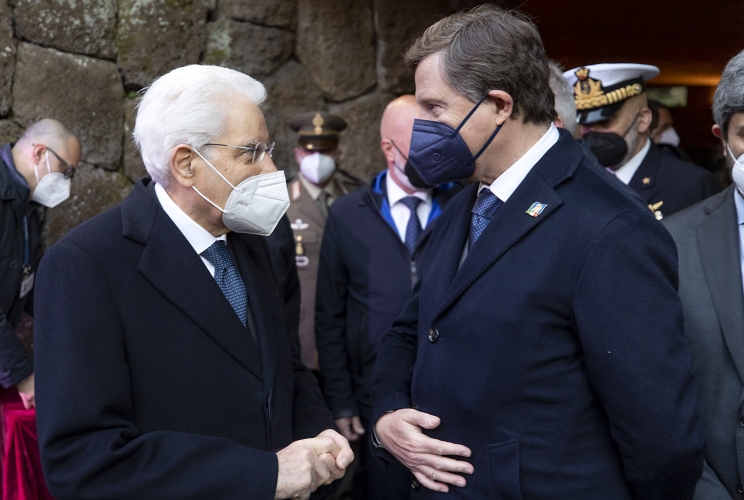 Il Presidente Sergio Mattarella con Francesco Albertelli, Presidente dell’ANFIM, alla cerimonia commemorativa del 78° anniversario dell’eccidio delle Fosse Ardeatine
