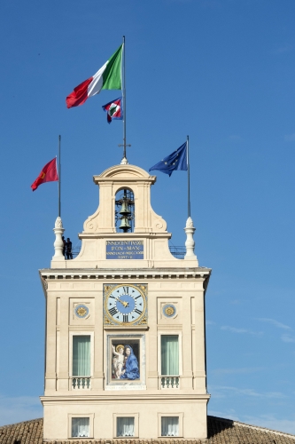 Il Torrino del Quirinale con la bandiera della Repubblica Socialista del Vietnam