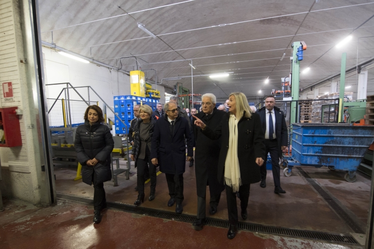 Il Presidente Sergio Mattarella visita lo stabilimento della S.I.BE – Acqua Roana