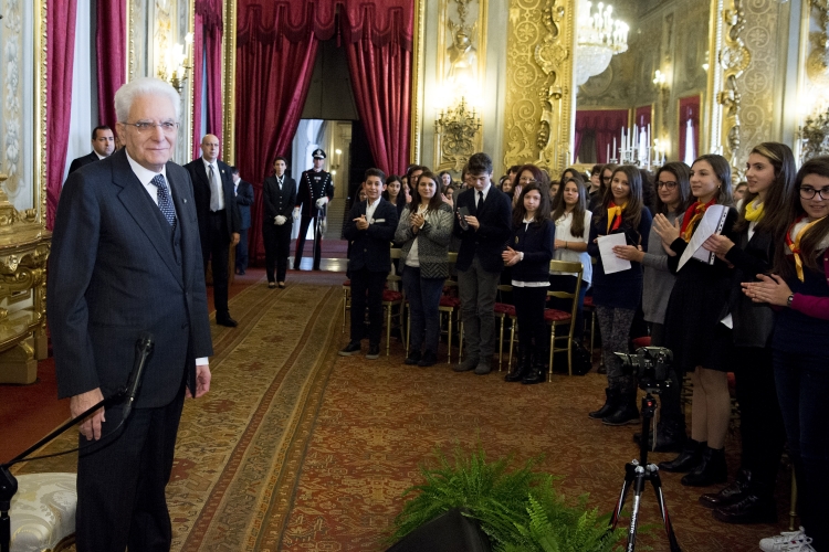 Il Presidente Sergio Mattarella incontra alcune scolaresche delle scuole secondarie di primo grado.