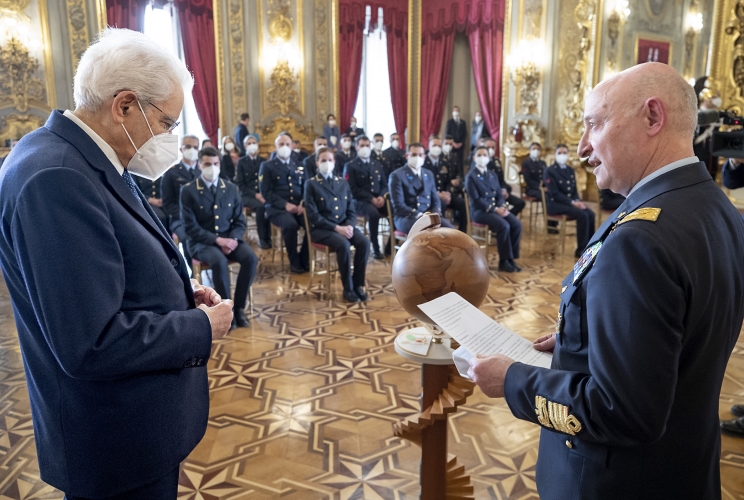 Il Presidente Sergio Mattarella nel corso dell'incontro con il Gen. S.A. Luca Goretti, Capo di Stato Maggiore dell’Aeronautica Militare e una rappresentanza dell’Aeronautica Militare, in occasione del 99° anniversario di fondazione