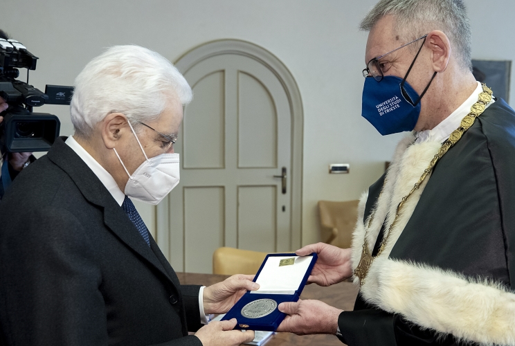Il Presidente della Repubblica Sergio Mattarella con il Rettore dell'Università degli Studi di Trieste, Roberto Di Lenarda