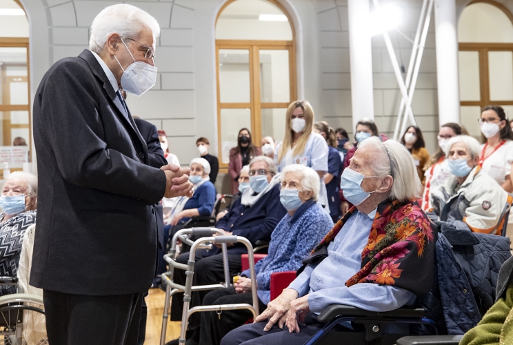 Il Presidente Sergio Mattarella nel corso della visita all’Azienda pubblica di Servizi alla Persona ITIS