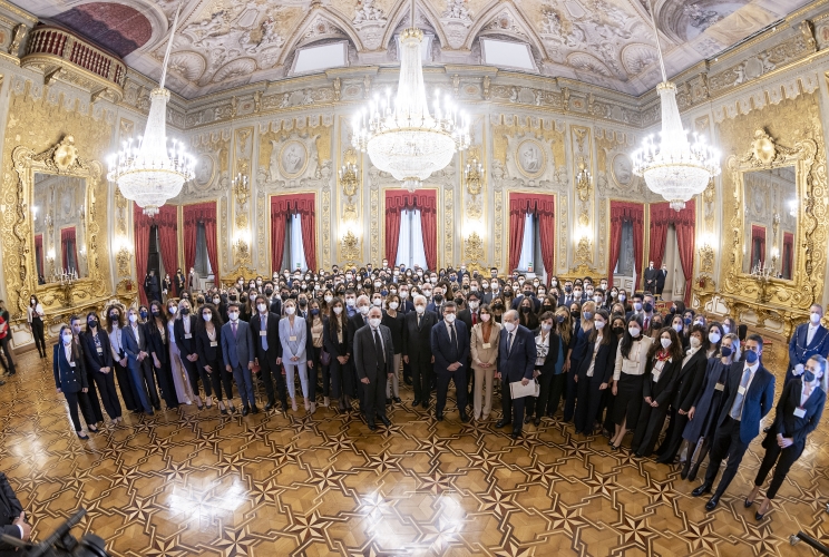 Il Presidente Sergio Mattarella al termine dell'incontro con i Magistrati ordinari in tirocinio nominati con D.M. 2 marzo 2021