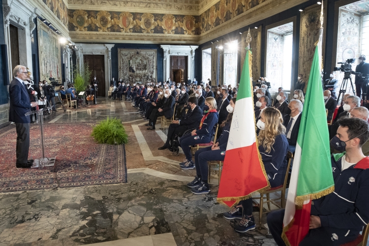 Il Presidente della Repubblica Sergio Mattarelladurante l'intervento di Giovanni Malagò Presidente del Comitato Olimpico Nazionale Italiano, in occasione della cerimonia di restituzione della Bandiera da parte degli atleti italiani di ritorno dai Giochi Olimpici e Paralimpici invernali di Pechino 2022

