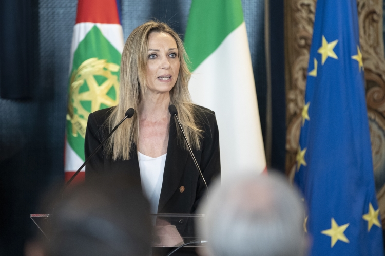 Valentina Vezzali, Sottosegretario di Stato alla Presidenza del Consiglio dei Ministri, in occasione della cerimonia di restituzione della Bandiera da parte degli atleti italiani di ritorno dai Giochi Olimpici e Paralimpici invernali di Pechino 2022
