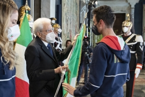 Il Presidente della Repubblica Sergio Mattarella in occasione della cerimonia di restituzione della Bandiera da parte degli atleti italiani di ritorno dai Giochi Olimpici e Paralimpici invernali di Pechino 2022
