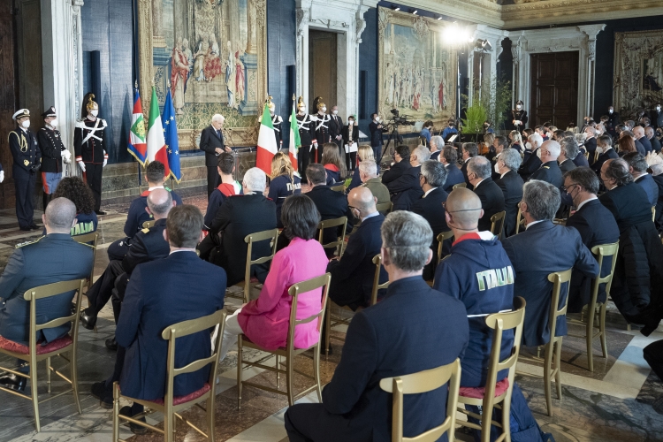 Il Presidente della Repubblica Sergio Mattarella in occasione della cerimonia di restituzione della Bandiera da parte degli atleti italiani di ritorno dai Giochi Olimpici e Paralimpici invernali di Pechino 2022

