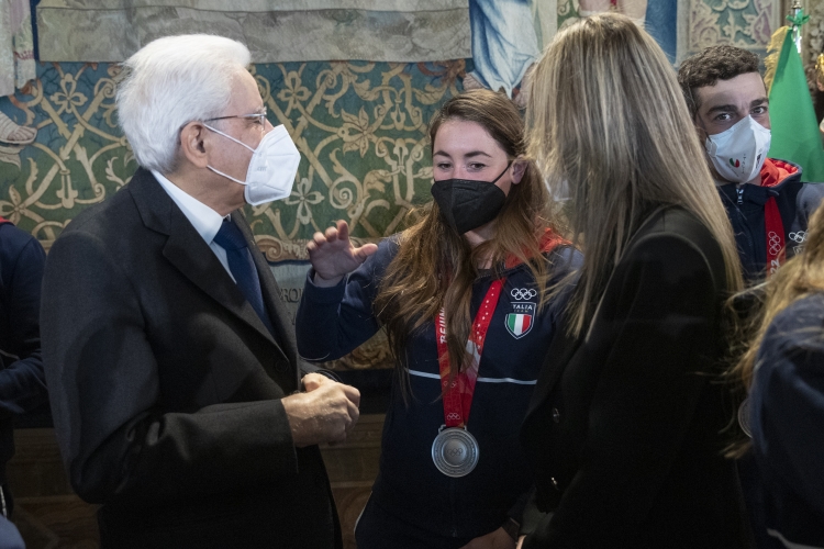 Il Presidente della Repubblica Sergio Mattarella in occasione della cerimonia di restituzione della Bandiera da parte degli atleti italiani di ritorno dai Giochi Olimpici e Paralimpici invernali di Pechino 2022
