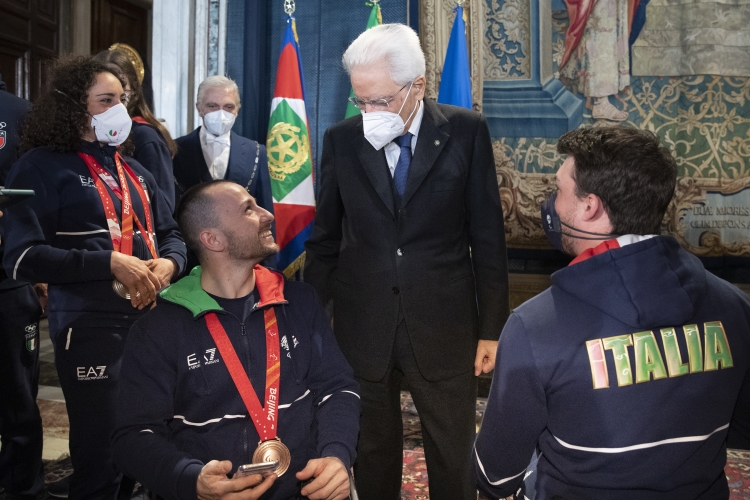 Il Presidente della Repubblica Sergio Mattarella in occasione della cerimonia di restituzione della Bandiera da parte degli atleti italiani di ritorno dai Giochi Olimpici e Paralimpici invernali di Pechino 2022
