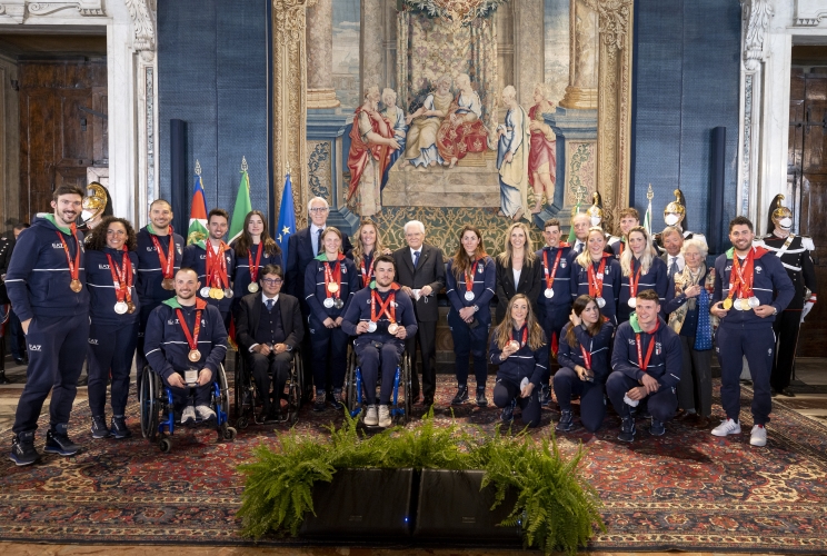 Il Presidente della Repubblica Sergio Mattarella in occasione della cerimonia di restituzione della Bandiera da parte degli atleti italiani di ritorno dai Giochi Olimpici e Paralimpici invernali di Pechino 2022