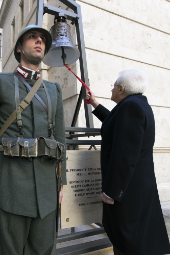 Il Presidente Sergio Mattarella allo Stato Maggiore dell'Esercito inaugura la "Campana del Dovere".