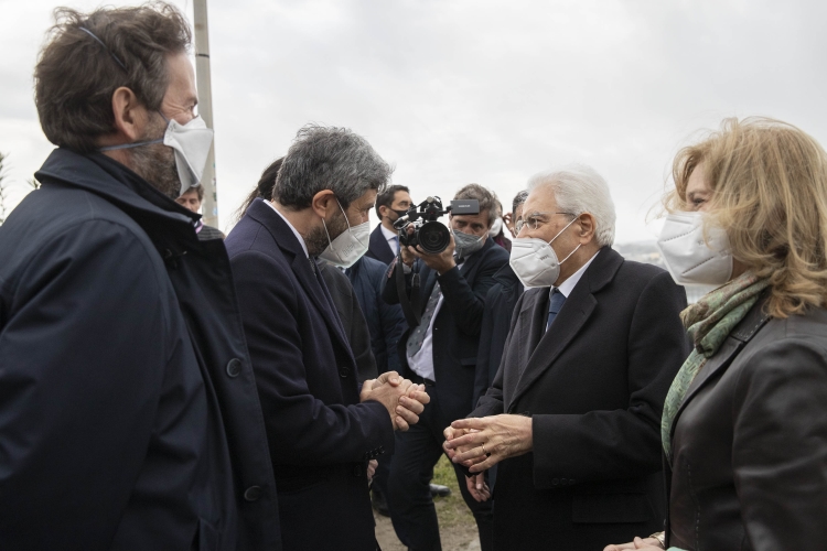 Il Presidente della Repubblica Sergio Mattarella e la Signora Laura con Roberto Fico, Presidente della Camera dei Deputati, e  Dario Franceschini, Ministro della cultura,  in occasione della cerimonia di inaugurazione di Procida Capitale della Cultura 2022  
