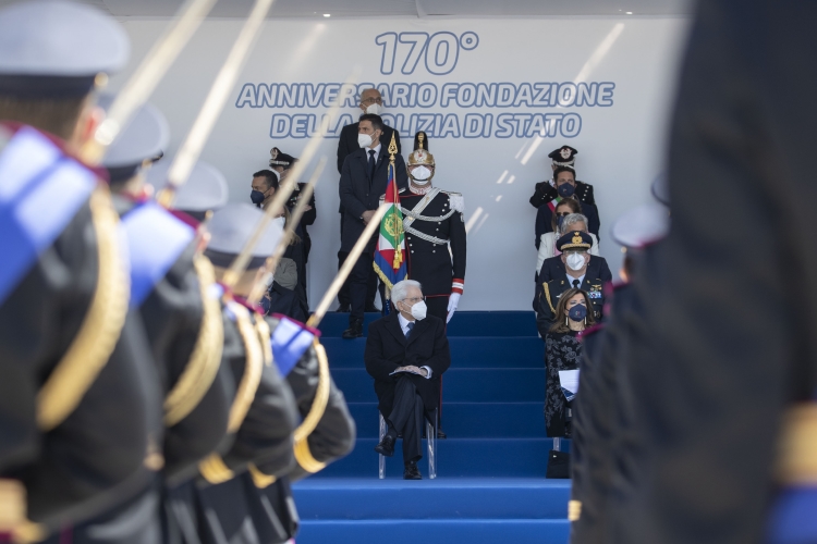 Il Presidente della Repubblica Sergio Mattarella in occasione della cerimonia celebrativa del 170° anniversario della fondazione della Polizia di Stato
