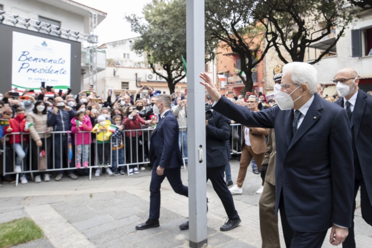Il Presidente della Repubblica Sergio Mattarella ad Acerra in occasione del 77° anniversario della Liberazione    
