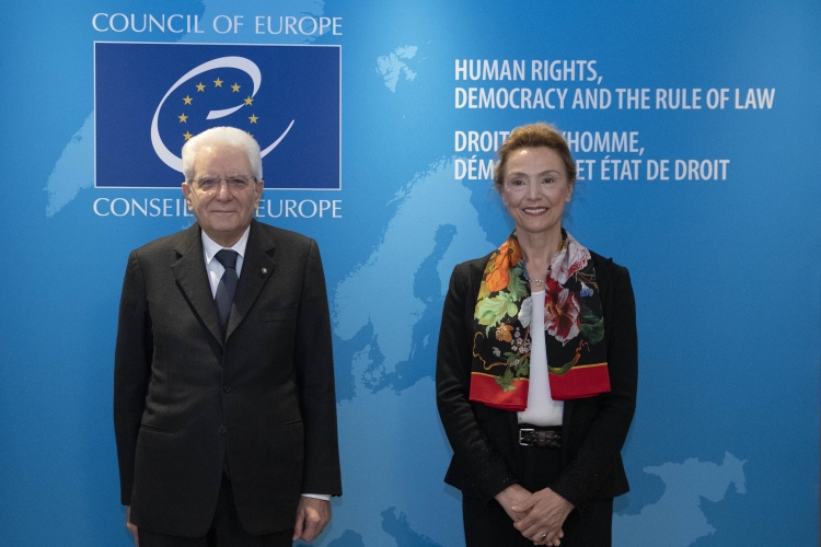 Il Presidente della Repubblica Sergio Mattarella a Strasburgo a Palais de l’Europe, con il Segretario Generale del Consiglio d’Europa, Sig.ra Marija Pejčinović Burić,in occasione del suo intervento all'Assemblea Parlamentare del Consiglio d'Europa
