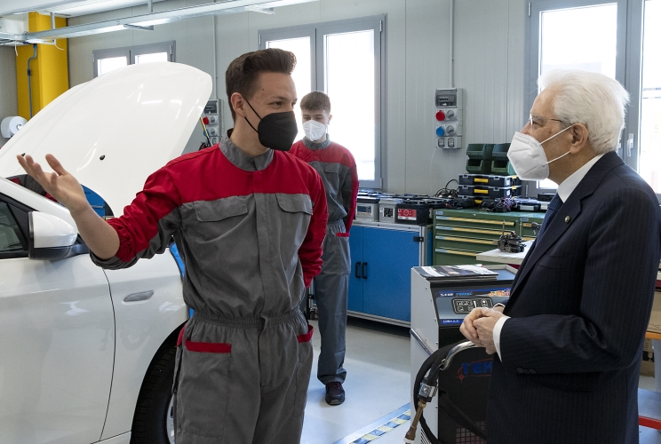 Il Presidente Sergio Mattarella nel corso della visita all’Istituto Salesiano “G. Bearzi”