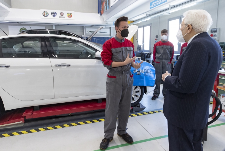Il Presidente Sergio Mattarella nel corso della visita all’Istituto Salesiano “G. Bearzi”