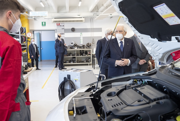 Il Presidente Sergio Mattarella nel corso della visita all’Istituto Salesiano “G. Bearzi”
