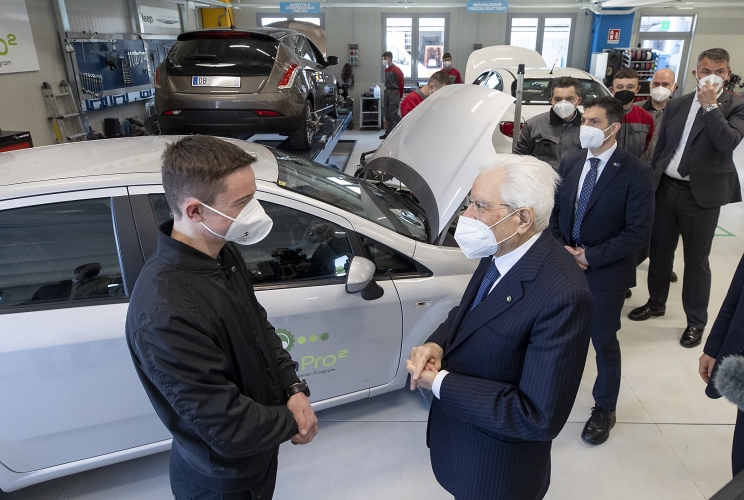 Il Presidente Sergio Mattarella nel corso della visita all’Istituto Salesiano “G. Bearzi”