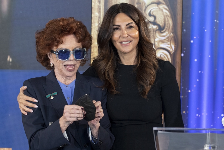  Giovanna Ralli, vincitrice del David alla carriera, e  Sabrina Ferilli, vincitrice del David Speciale 2022