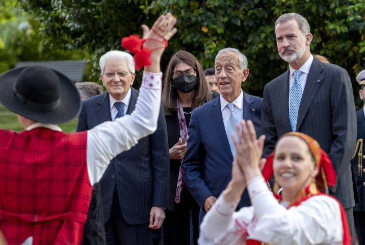 Guimaraes - Il Presidente Sergio Mattarella con il Presidente del Portogallo Marcelo Rebelo de Sousa e il Re di Spagna Felipe VI