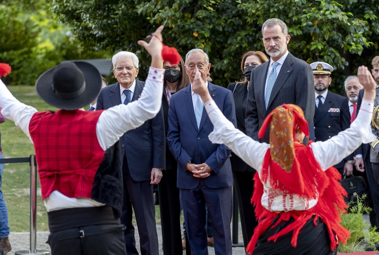 Guimaraes - Il Presidente Sergio Mattarella con il Presidente del Portogallo Marcelo Rebelo de Sousa e il Re di Spagna Felipe VI