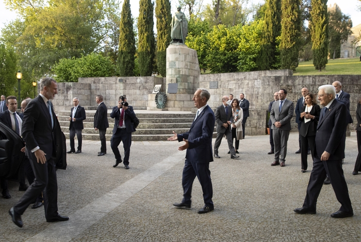 Guimaraes - Il Presidente Sergio Mattarella con il Presidente del Portogallo Marcelo Rebelo de Sousa e il Re di Spagna Felipe VI