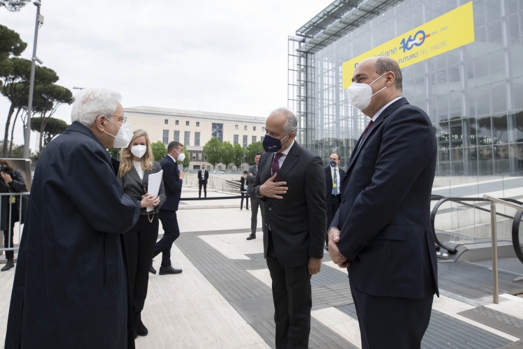 Il Presidente della Repubblica Sergio Mattarella accolto da Nicola Zingaretti, Presidente della Regione Lazio,e da  Matteo Piantedosi, Prefetto di Roma, in occasione dell'evento celebrativo del 160° anniversario della fondazione di Poste Italiane
