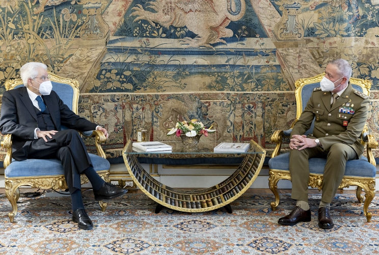 Il Presidente Sergio Mattarella nel corso dell'incontro con il Gen. C.A. Pietro Serino, Capo di Stato Maggiore dell’Esercito italiano