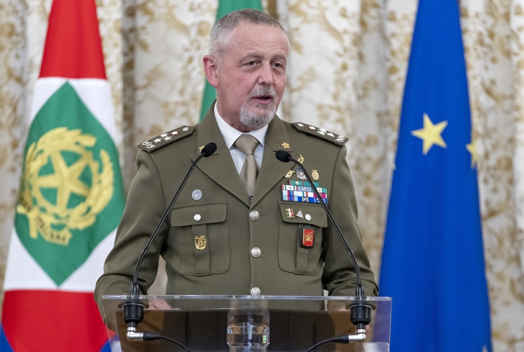 Il Gen. C.A. Pietro Serino, Capo di Stato Maggiore dell’Esercito italiano rivolge il suo indirizzo di saluto al Presidente Sergio Mattarella