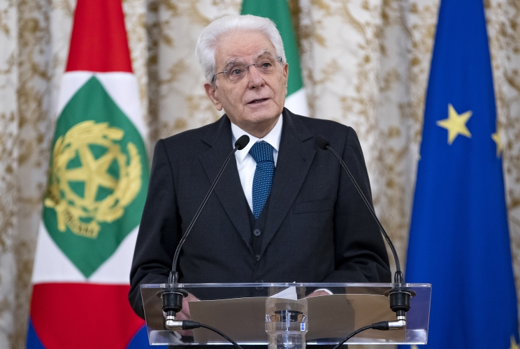 Il Presidente Sergio Mattarella rivolge il suo indirizzo di saluto in occasione dell'incontro con una rappresentanza dell’Esercito italiano, in occasione del 161° anniversario di fondazione 