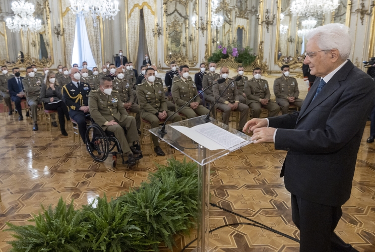 Il Presidente Sergio Mattarella rivolge il suo indirizzo di saluto in occasione dell'incontro con una rappresentanza dell’Esercito italiano, in occasione del 161° anniversario di fondazione 