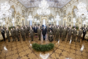 Il Presidente Sergio Mattarella al termine dell'incontro con una rappresentanza dell’Esercito italiano, in occasione del 161° anniversario di fondazione 