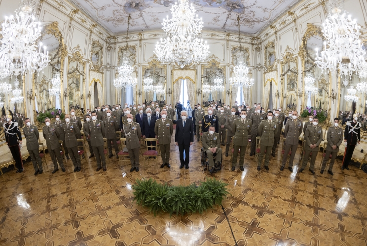 Il Presidente Sergio Mattarella al termine dell'incontro con una rappresentanza dell’Esercito italiano, in occasione del 161° anniversario di fondazione 
