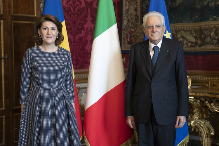 Il Presidente Sergio Mattarella con S.E. la Signora Gabriela Dancau,nuovo Ambasciatore di Romania,in occasione della presentazione delle Lettere Credenziali 
