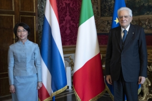 Il Presidente Sergio Mattarella con S.E. la Signora Rommanee Kananurak,nuovo Ambasciatore del Regno di Thailandia,in occasione della presentazione delle Lettere Credenziali 
