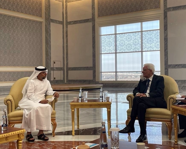 Il Presidente della Repubblica Sergio Mattarella  ad Abu Dhabi, negli Emirati Arabi Uniti ,accolto da H.E. Suhail Mohamed Al Mazrouei,in occasione della cerimonia di condoglianze per la scomparsa del Presidente degli Emirati Arabi Uniti e Emiro di Abu Dhabi,Sua Altezza Sceicco Khalifa bin Zayed Al Nahyan
